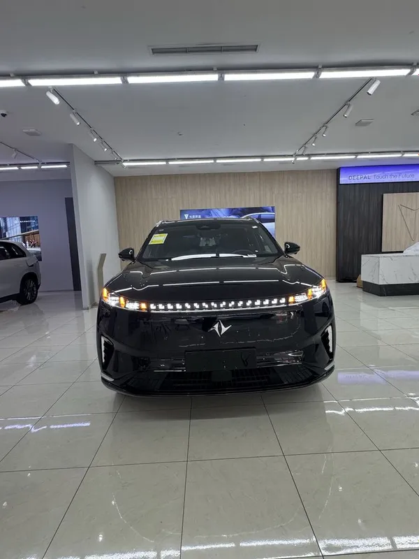Dongfeng 008 EP 2026 restyling 1 Dongfeng 008 EP 2026 restyling 1