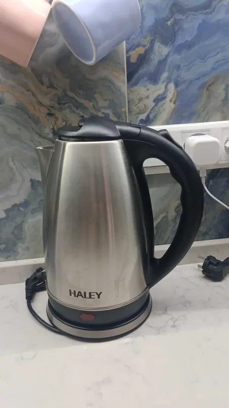 Yeni kullanılmamış kettl metal ve siyah renkte kaliteli bı ürün 1 Yeni kullanılmamış kettl metal ve siyah renkte kaliteli bı ürün 1