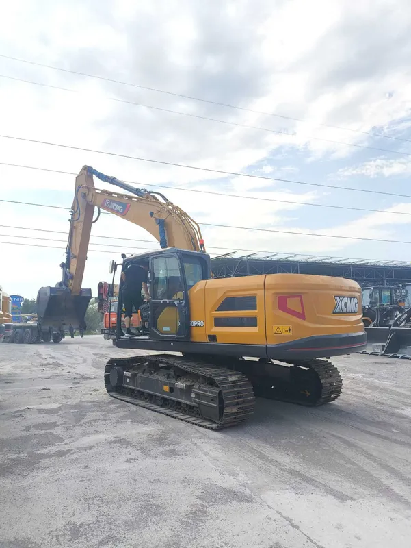 XCMG XE215G — гусеничный гидравлический экскаватор 1.1 куб — фото 2