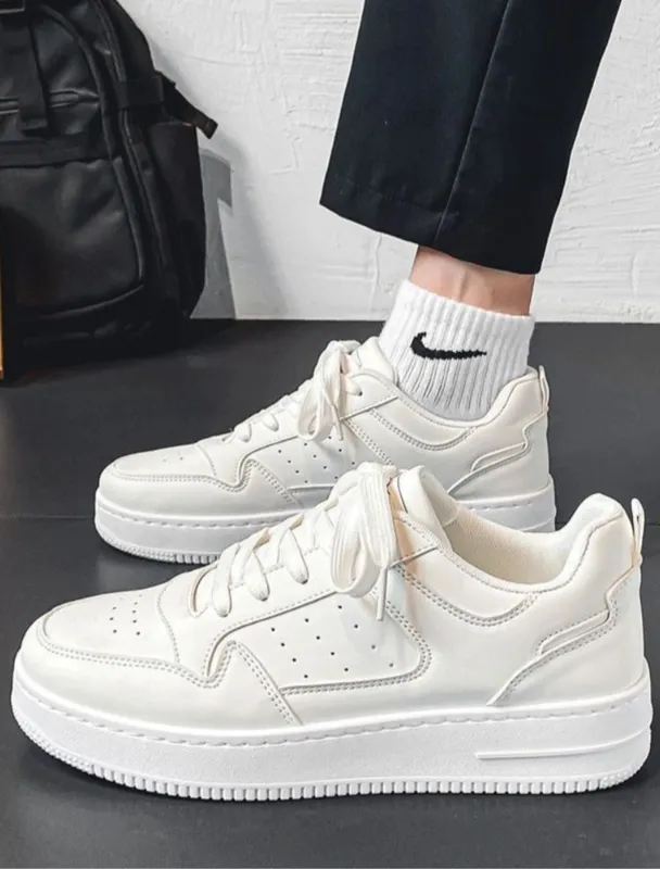 Oq rangdagi Air Jordan brendiga tegishli krasovka