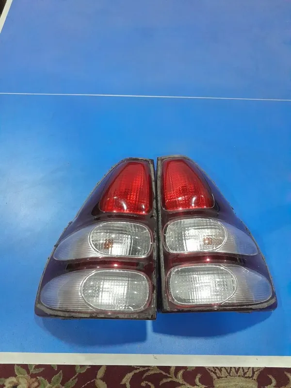 Toyota prado 120 orqa fara sotiladi orginal