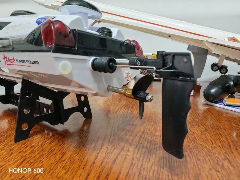 Катер на r/c / лодка на радиоуправлении / катер / hj 806 3 Катер на r/c / лодка на радиоуправлении / катер / hj 806 3