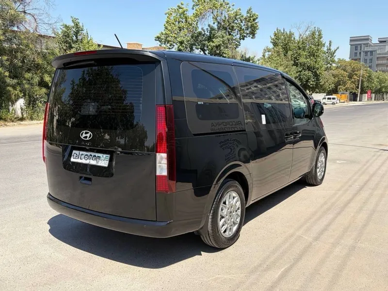 Hyundai Staria Tourer 2025г 11 местная 1.6 Hybrid 2 Hyundai Staria Tourer 2025г 11 местная 1.6 Hybrid 2