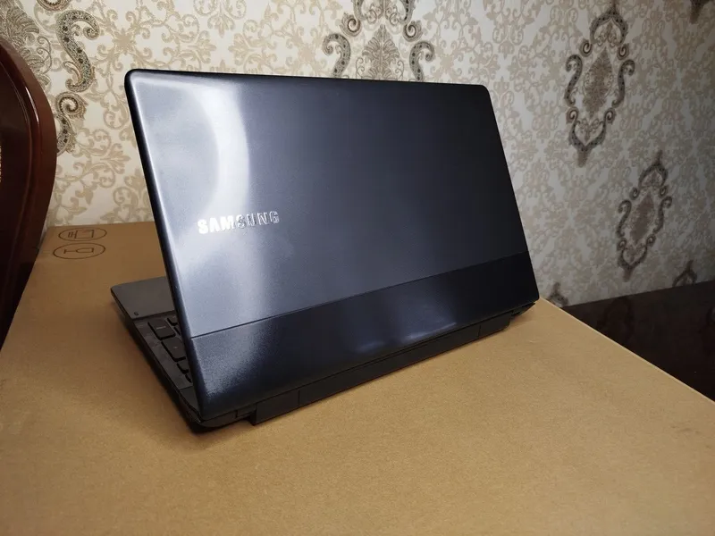 Продается Samsung Laptop 300E intel Core i3 4/512Gb ideal sotiladi — фото 4