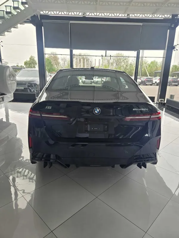 BMW I-5 40L Naqd va Halol nasiya — фото 1