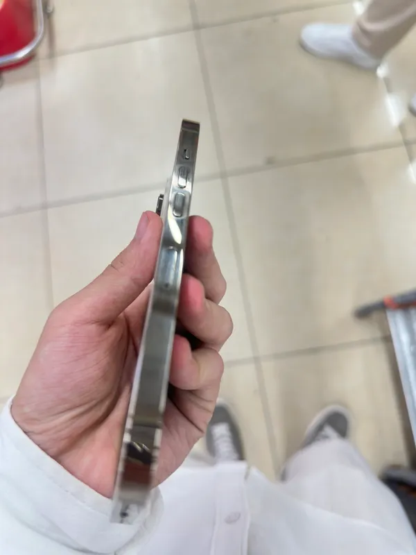 Iphone 14 pro gold 3