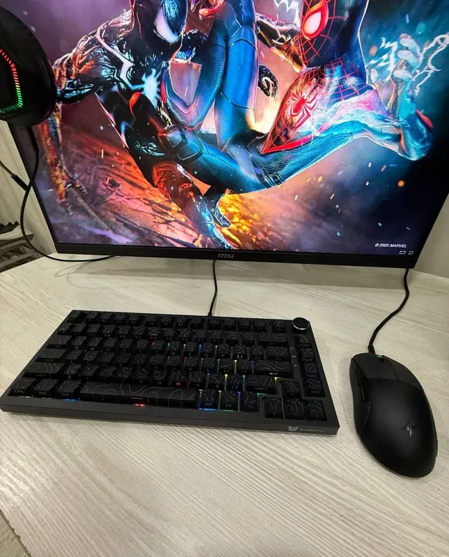 Gaming kompyuter Ryzen 5 5600X / RTX 5060 8GB / 16GB / SSD 1TB / MSI 27" 240 Gts 3 Gaming kompyuter Ryzen 5 5600X / RTX 5060 8GB / 16GB / SSD 1TB / MSI 27" 240 Gts 3
