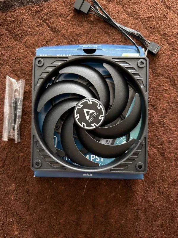 Продам вентилятор для ПК ARCTIC P12 Slim 4