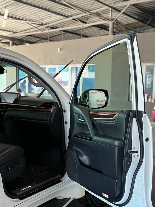 Lexus LX 570 сотилади 4