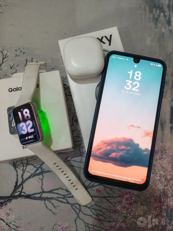 Продам Samsung a 17 в идеальном состоянии + Samsung buds 2+ браслет Продам Samsung a 17 в идеальном состоянии + Samsung buds 2+ браслет