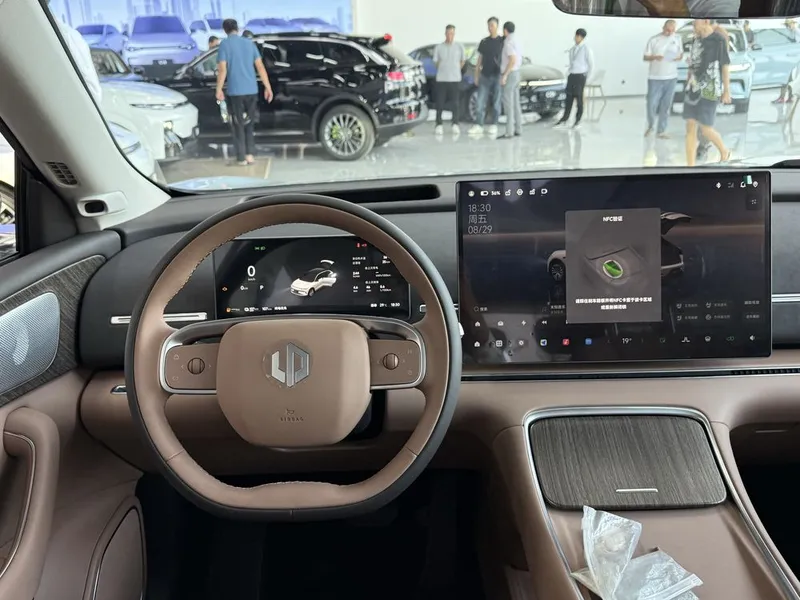 Leapmotor c11 luxury lidar 300 km gibrit 2026 — фото 2