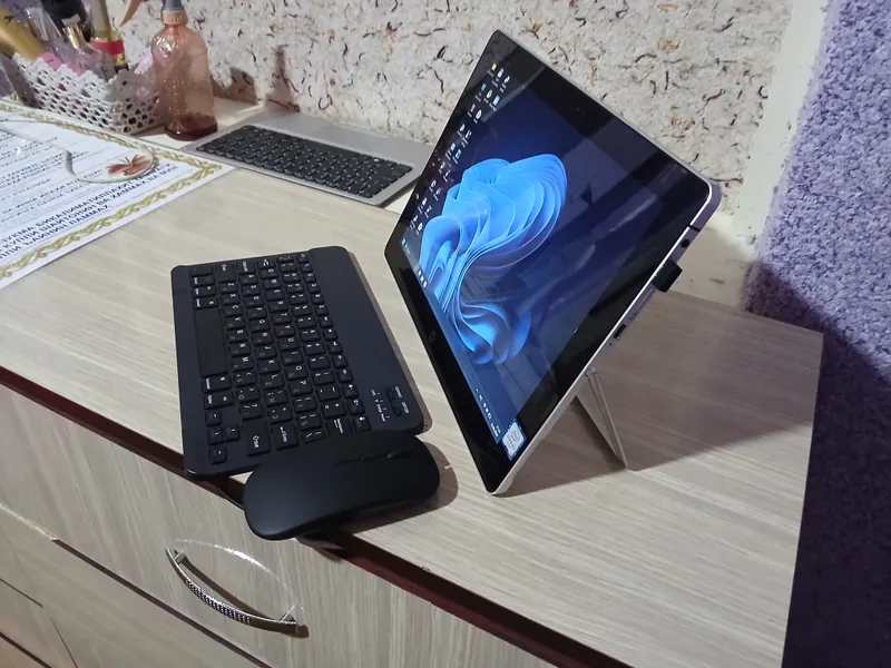 HP Elite X2 1012G1 Сотилади 80$.