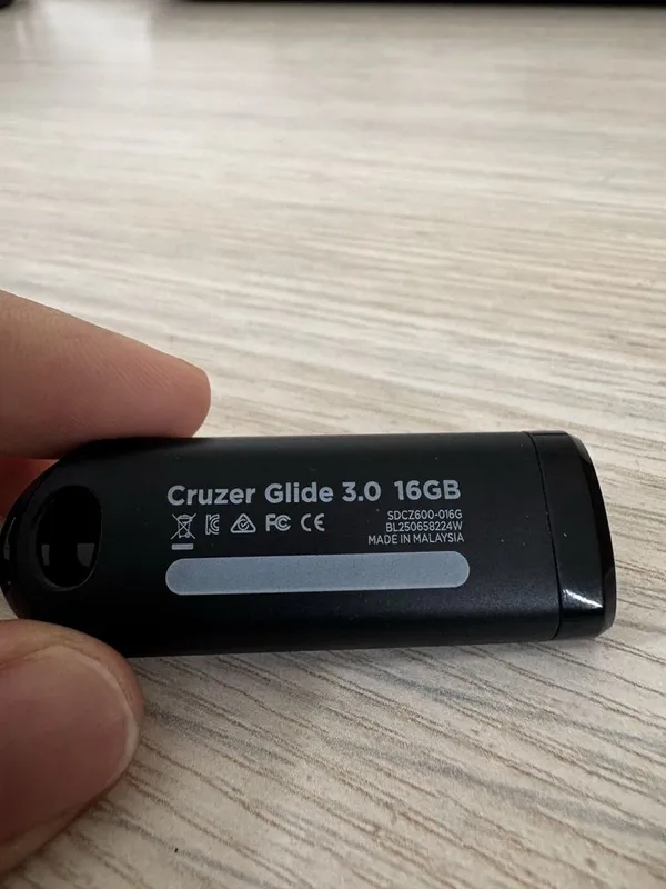 Флешка Sandisk 16GB — фото 1