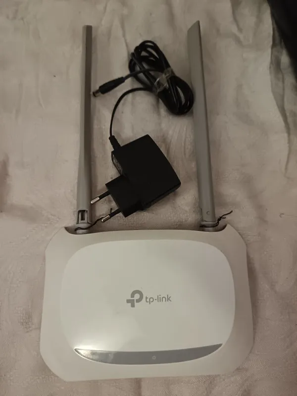 Вай фай роутер TP-Link Wi-Fi router Ish holatida