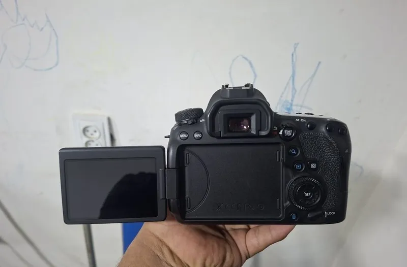 Canon EOS 6D Mark II 5 Canon EOS 6D Mark II 5