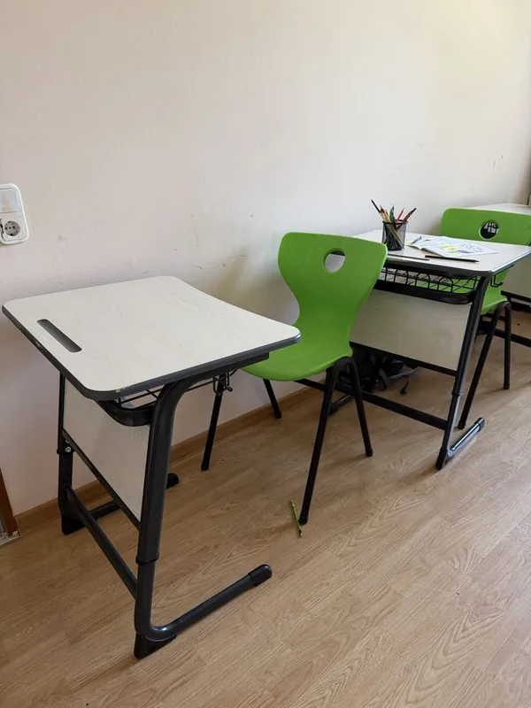 Ideal holatdagi parta va stullar sotiladi 2 Ideal holatdagi parta va stullar sotiladi 2
