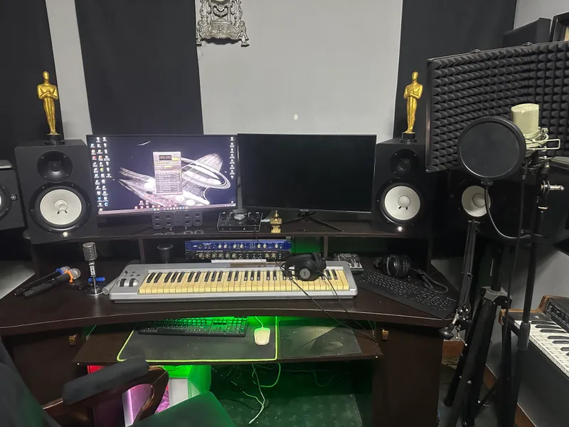 Studio sotiladi 1 Studio sotiladi 1
