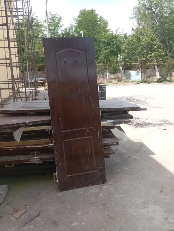 эшиклар срочна сотилади