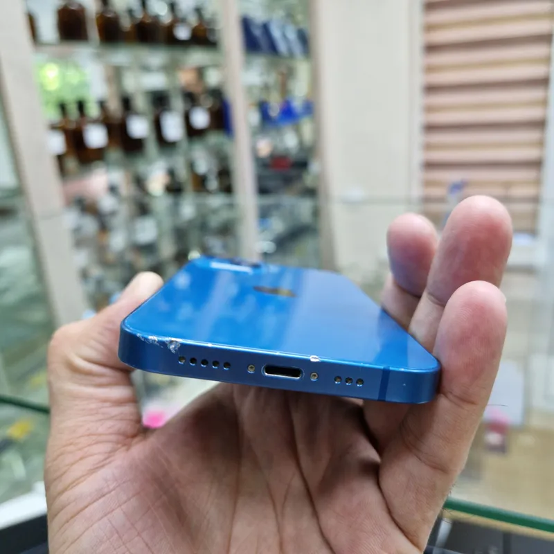 iPhone 13 4
