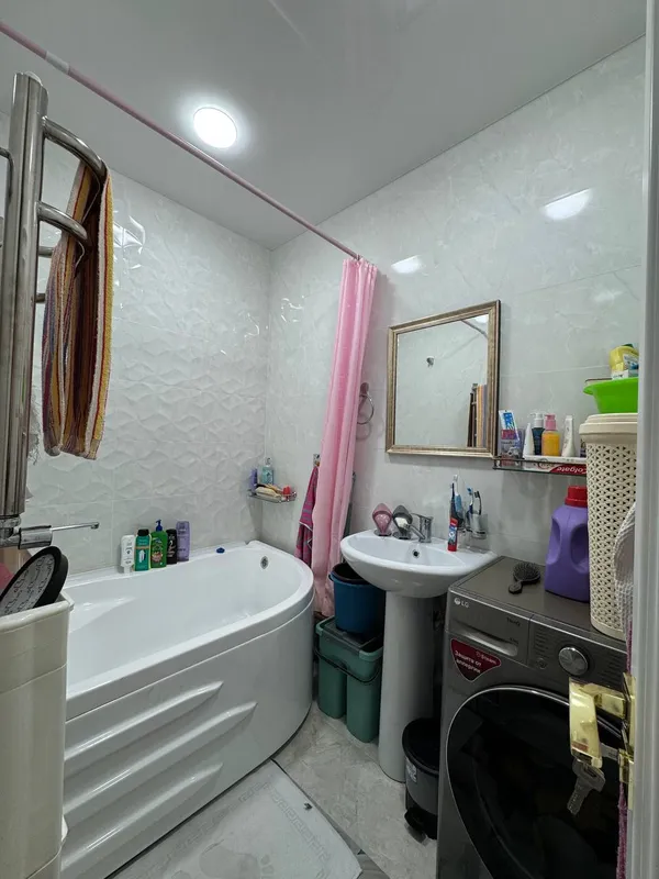 Продаётся 4-комнатная квартира, 100 м², 2/9, евро ремонт 9