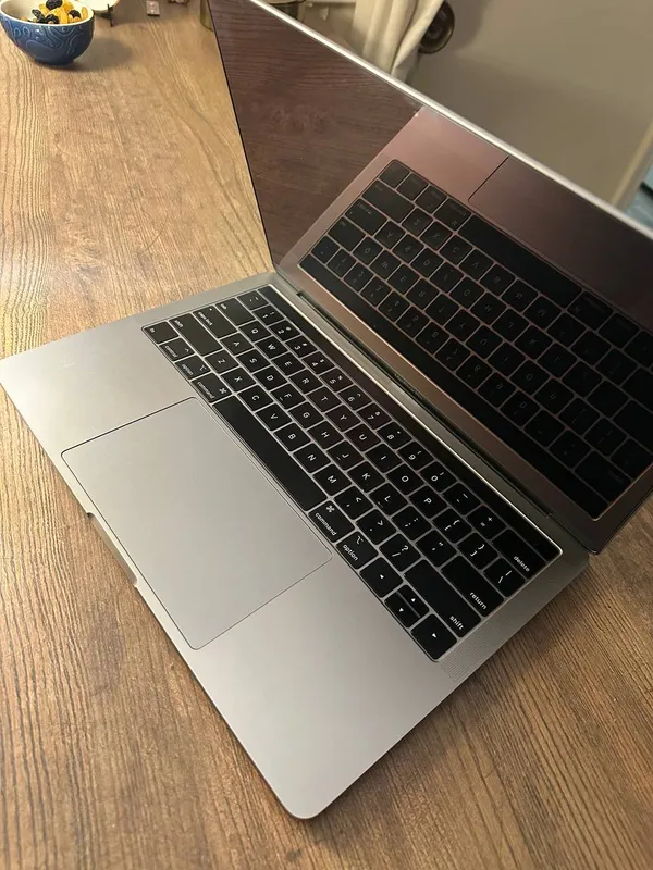 Ideal MacBook Pro 19" 8/256 M1 256GB Touch Bar 3
