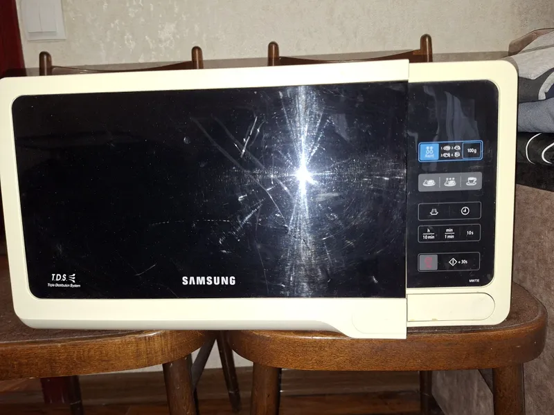 Микроволновка Samsung TDS 1 Микроволновка Samsung TDS 1