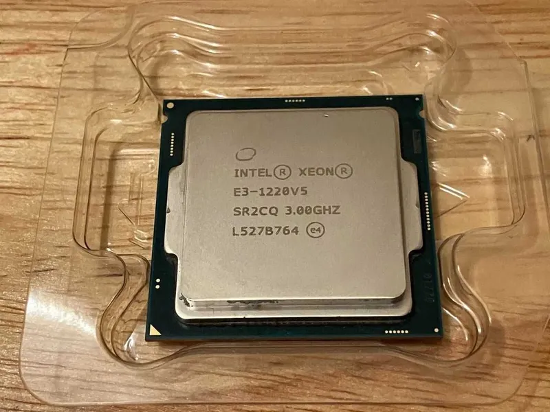 Intel Xeon E3-1220v5 (аналог Intel core i5 6500 без видео)