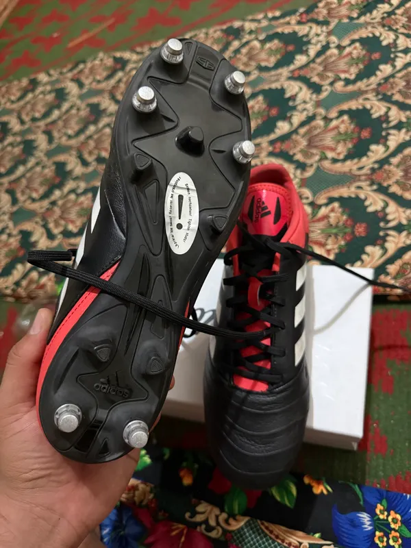 Футбольные бутсы Adidas 2 Футбольные бутсы Adidas 2