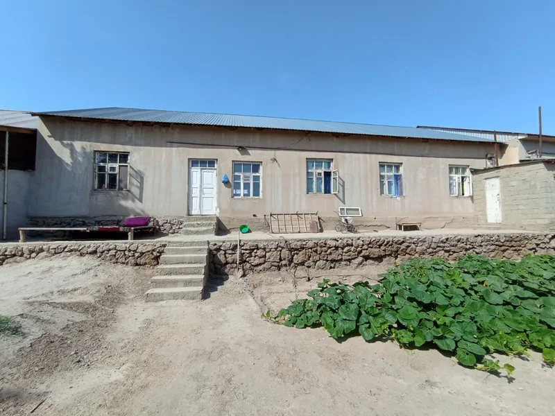 Uy satiladi baxasi 500mln som kelsimli — фото 1