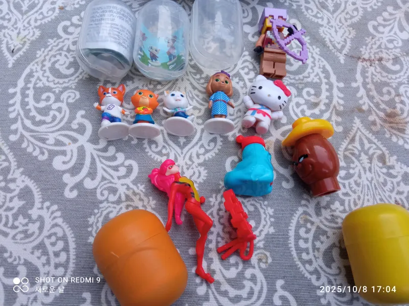 Игрушки Киндер и Чупа чупс