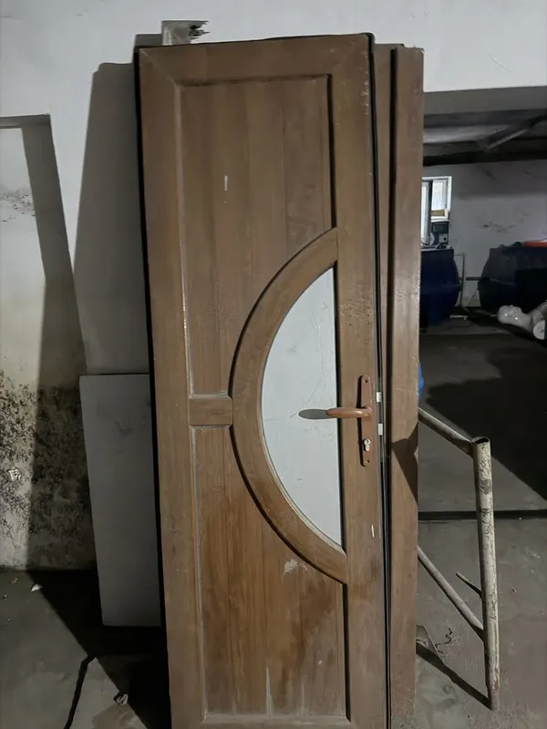 Tarket sotiladi yahwi holatda uydan yechilgan 3