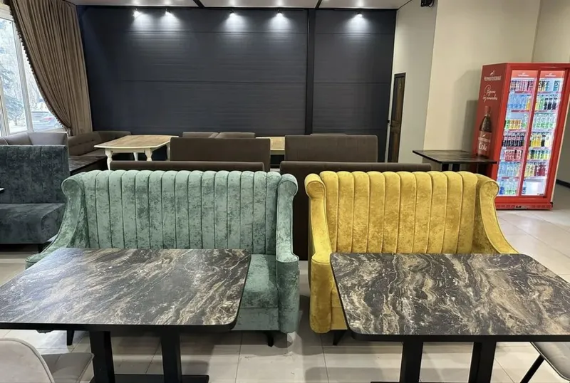 Kafe, restoran va bar uchun divanlar 2 Kafe, restoran va bar uchun divanlar 2
