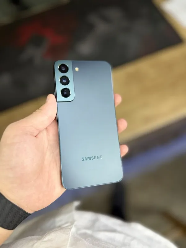 Samsung S22 green