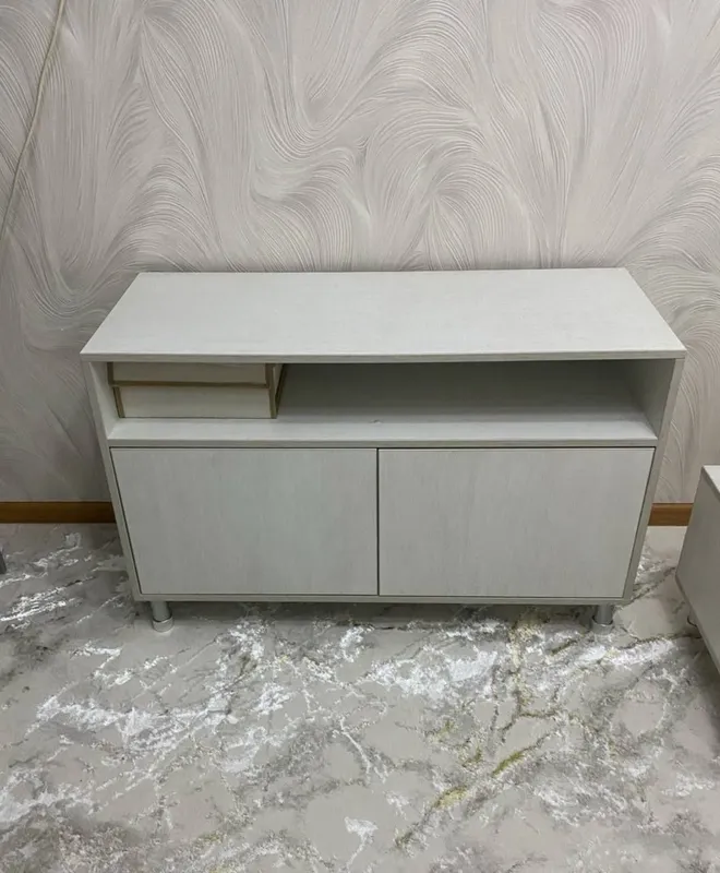 Тумба под ТВ сотилади 2та