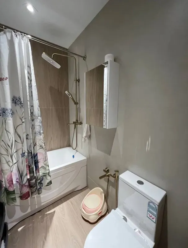 Yakkasaroyda 130 m² maydonga ega 4 xonali kvartira sotiladi 8