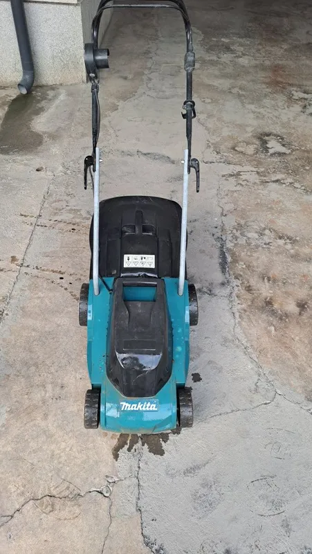 Gazonakasilka Makita