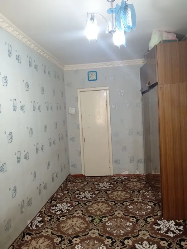 Zarafshon shahri 3 mkr 3-dom 6-kvartira uy holati yaxshi, 1-etajda 5