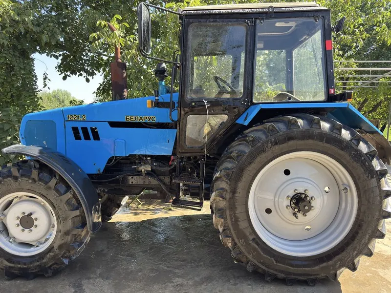 Belarus 1221.2 yil 2020 motosoat 4800 holati yaxshi 3