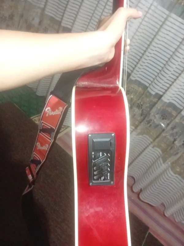 Gitara sotiladi Claccik ekvalayzrli — фото 1