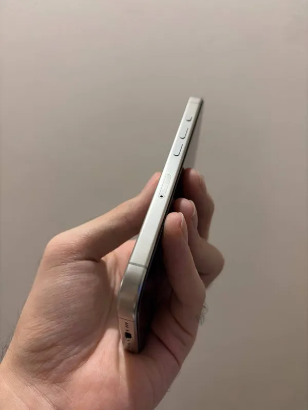iPhone 15 Pro 128GB Natural Titanium — фото 3