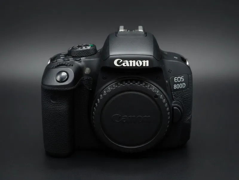 Canon EOS 800D. Ideal holatda. 1