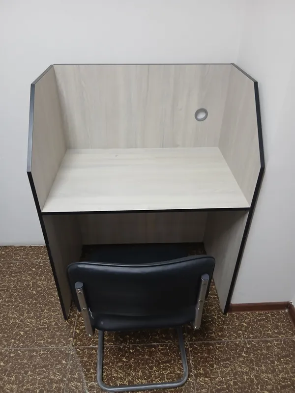 Operator stol stuli bilan