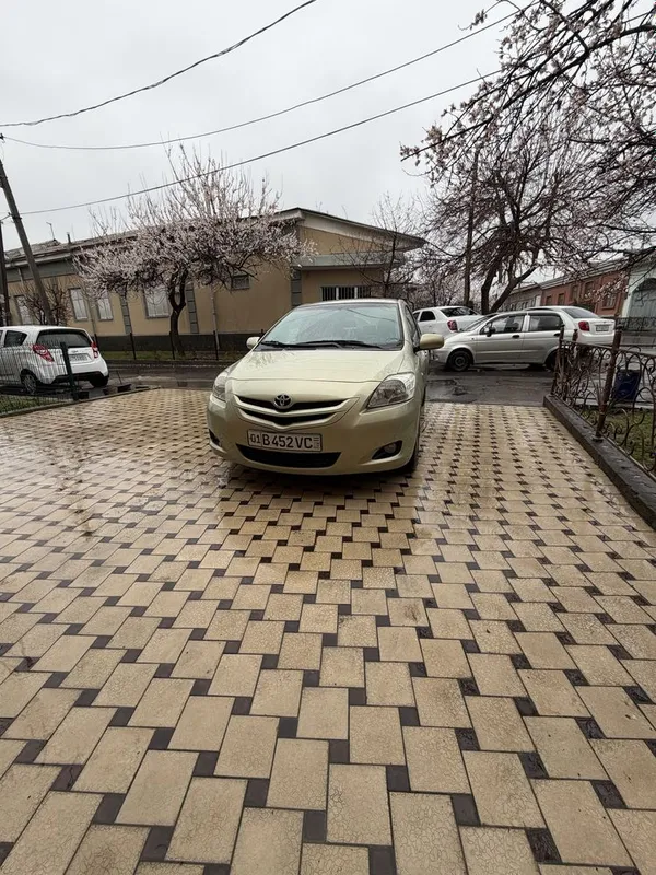 Srochna sotiladi Toyota yaris 2007 yil full ideyal