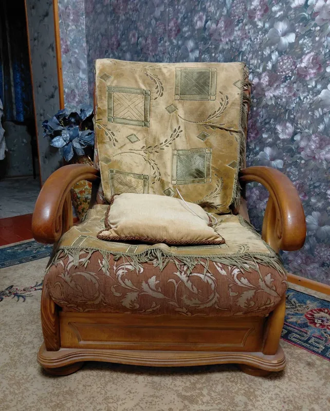Zal uchun mebel to‘plami: 2 ta divan, 2 ta yog‘och kreslo. Yaxshi holatda 5 Zal uchun mebel to‘plami: 2 ta divan, 2 ta yog‘och kreslo. Yaxshi holatda 5