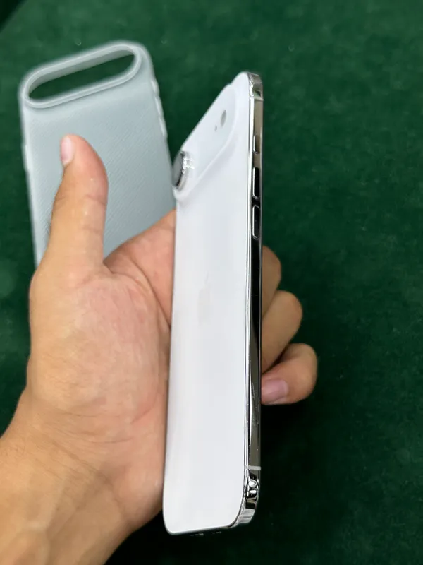 Iphone 17 air 95% идеальное состояние, есть царапины, IMEI прошёл 3