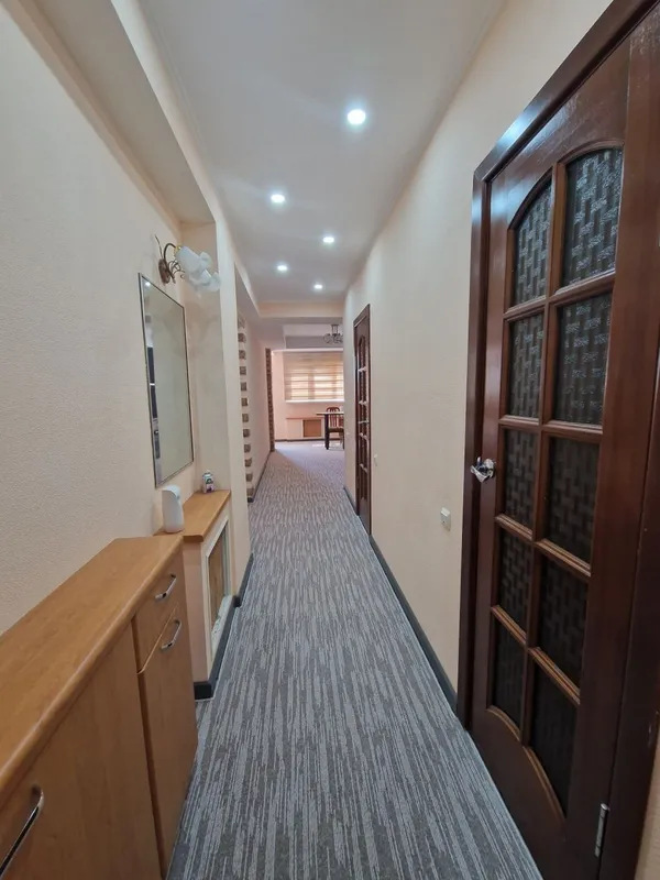 Продаётся 3-комнатная квартира, 70 м², Мирабадский район (ориентир: магазин «Жемчуг»), с ремонтом 5