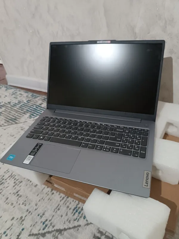 Lenovo IdeaPad Slim 3 15IAN8 1