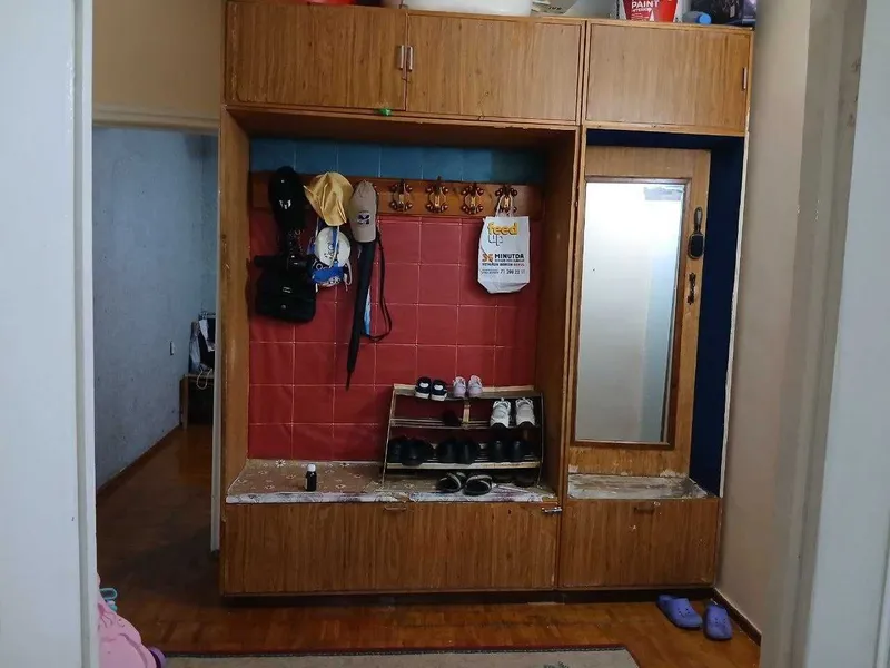 Срочно продам шкаф для прихожей