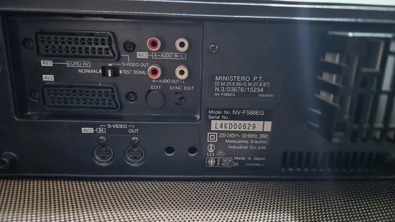 Супер видеомагнитофон Panasonic NV-FS88EG HI-FI Stereo SuperVHS 7 Супер видеомагнитофон Panasonic NV-FS88EG HI-FI Stereo SuperVHS 7