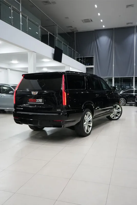 Cadillac Escalade platinum sport long 4 Cadillac Escalade platinum sport long 4